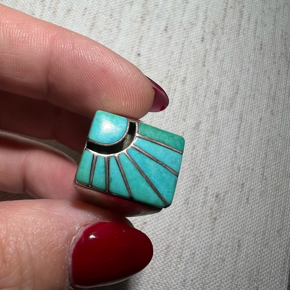 Men's Zuni Amy Quandelacy Turquoise Inlay Sunburst Sterling Silver Ring - Picture 5 of 15